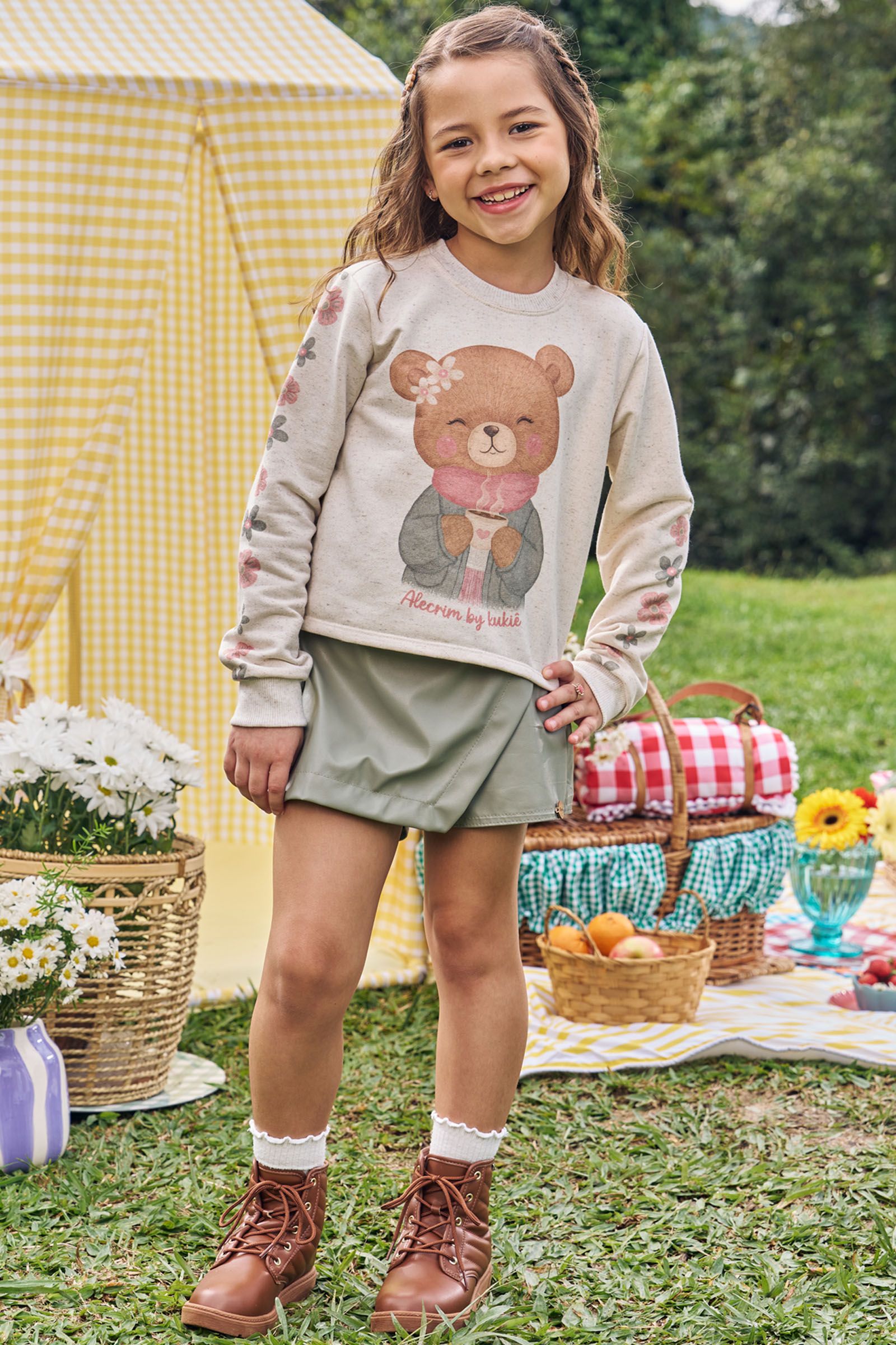 Conjunto de Blusão Boxy em Moletom Linho sem Pelúcia e Short Saia em Couro Eco 92451 Kukiê Infantil Menina