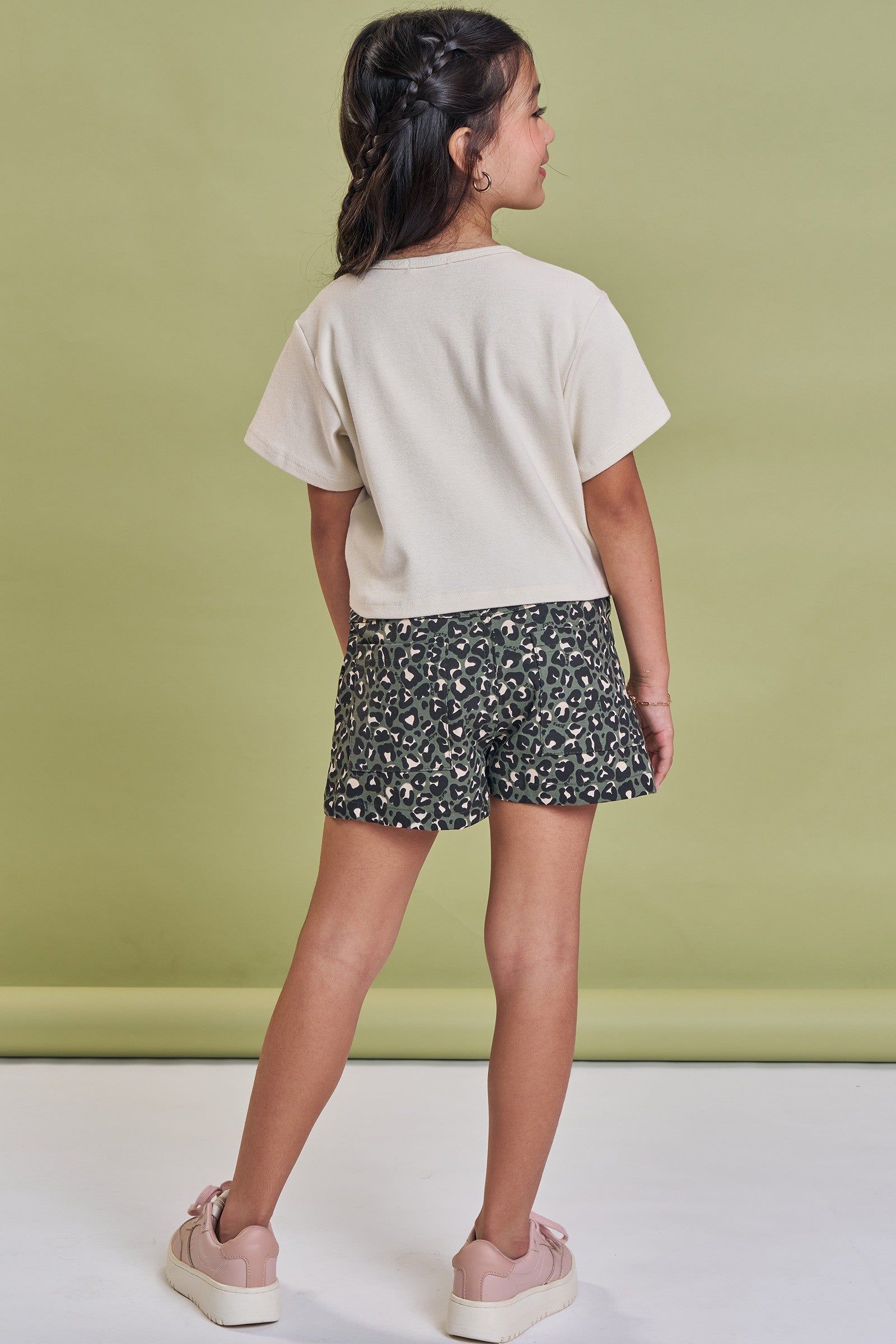 Conjunto de Blusa Boxy Over em Meia Malha e Shorts em Sarja com Elastano 93942 Kukiê Infantil Menina