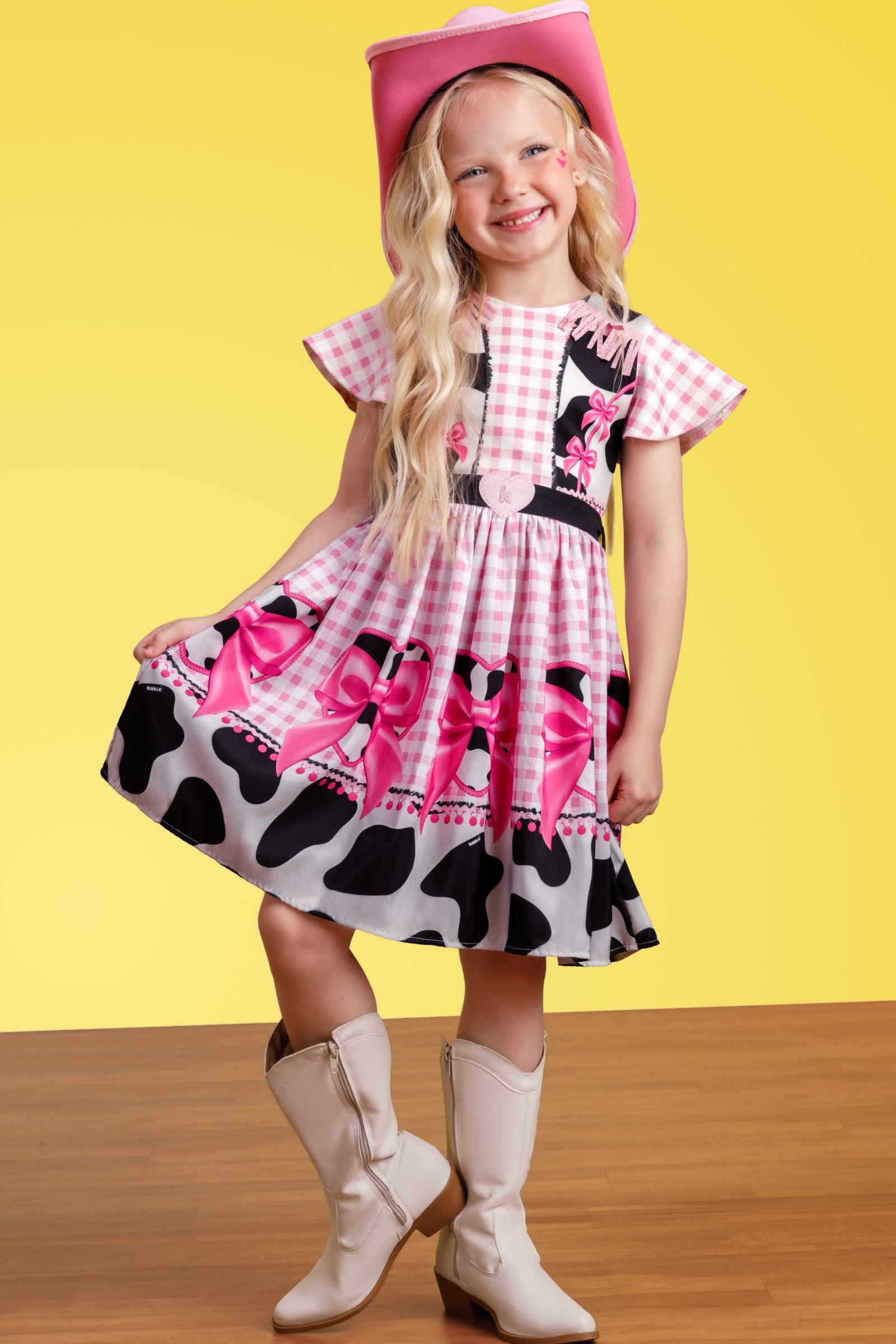 Vestido Junino Boiadeira em Fly Tech e Nylon Estampa de Vaquinha e Franjas com Strass 97819 Kukiê Infantil Menina