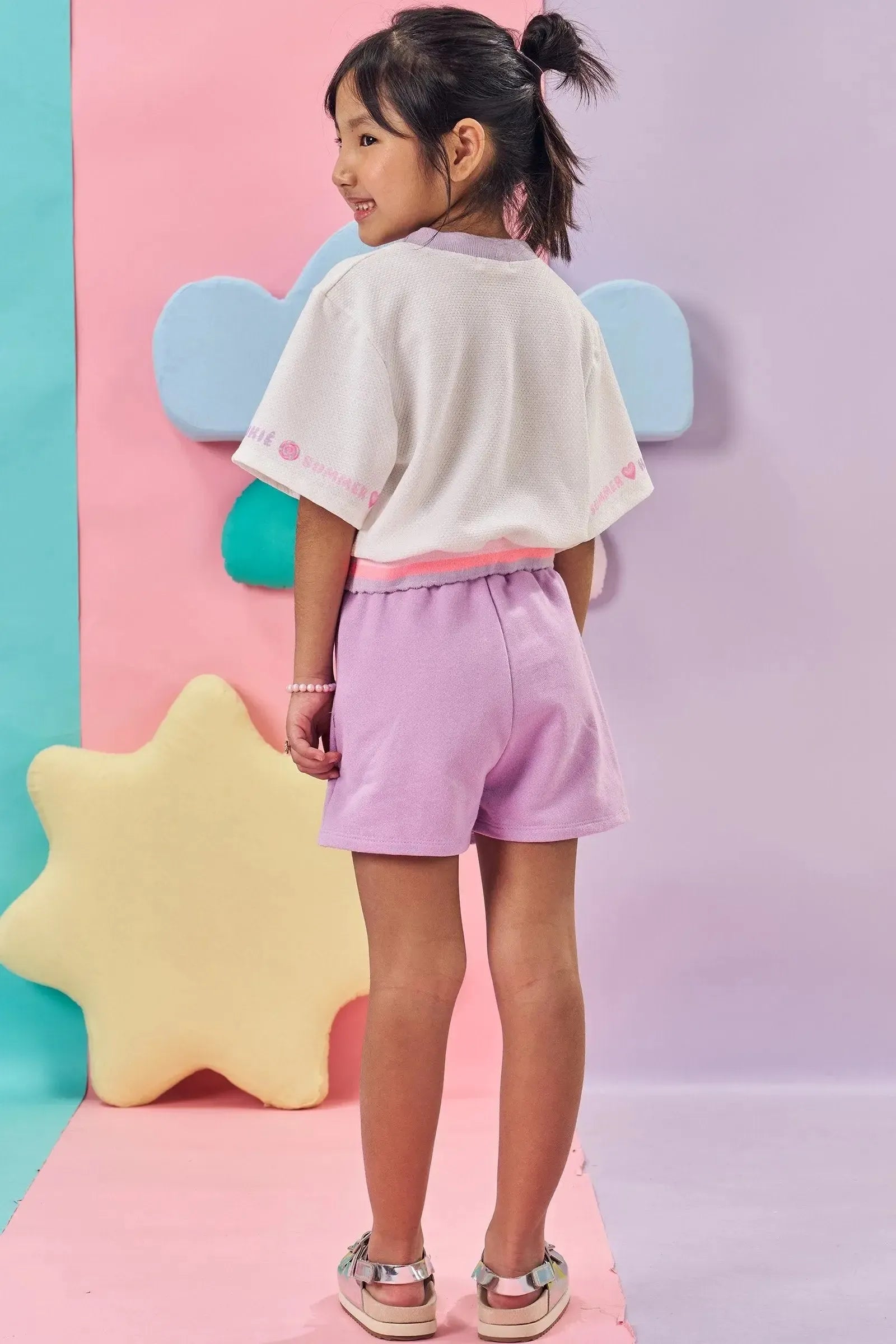 Conjunto de Blusa Boxy Over em Malha Favo e Short Saia em Moletom sem Pelúcia 84887 Kukiê Infantil Menina