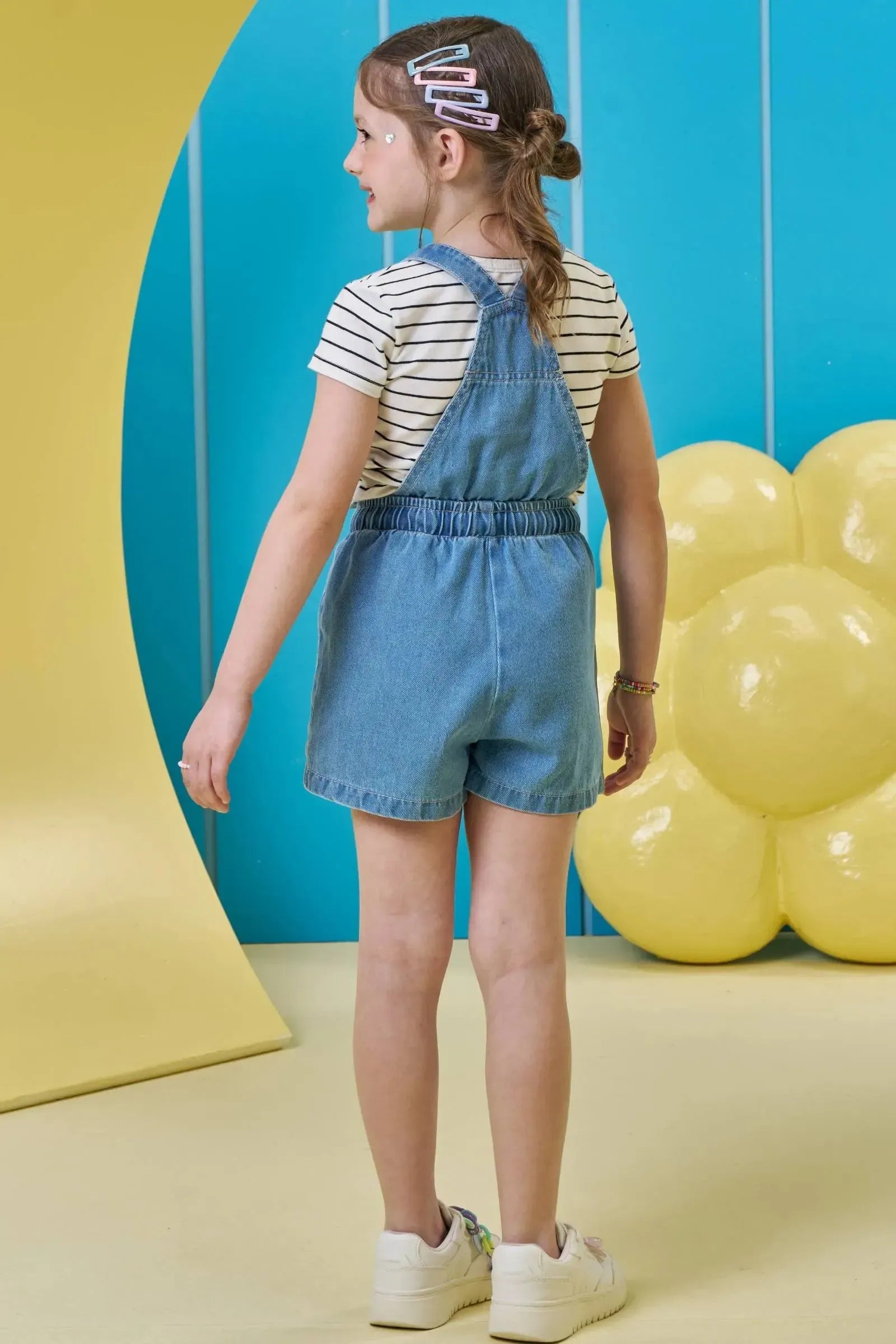 Conjunto de Blusa em Cotton Fio Tinto e Jardineira em Jeans 97130 Kukiê Infantil Menina