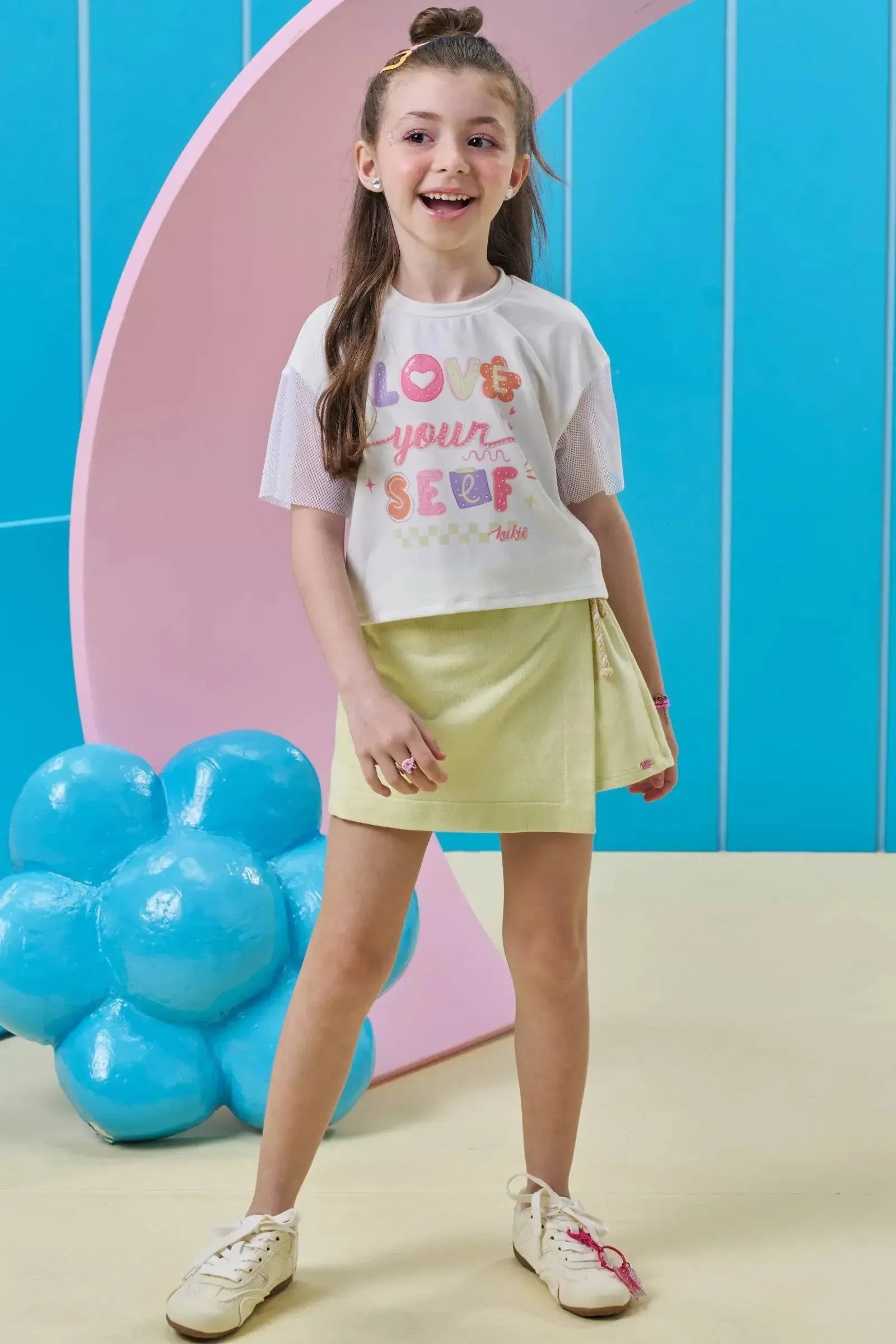 Conjunto de Blusa em Malha Power e Tela e Short Saia em Moletom sem Pelúcia 93628 Kukiê Infantil Menina