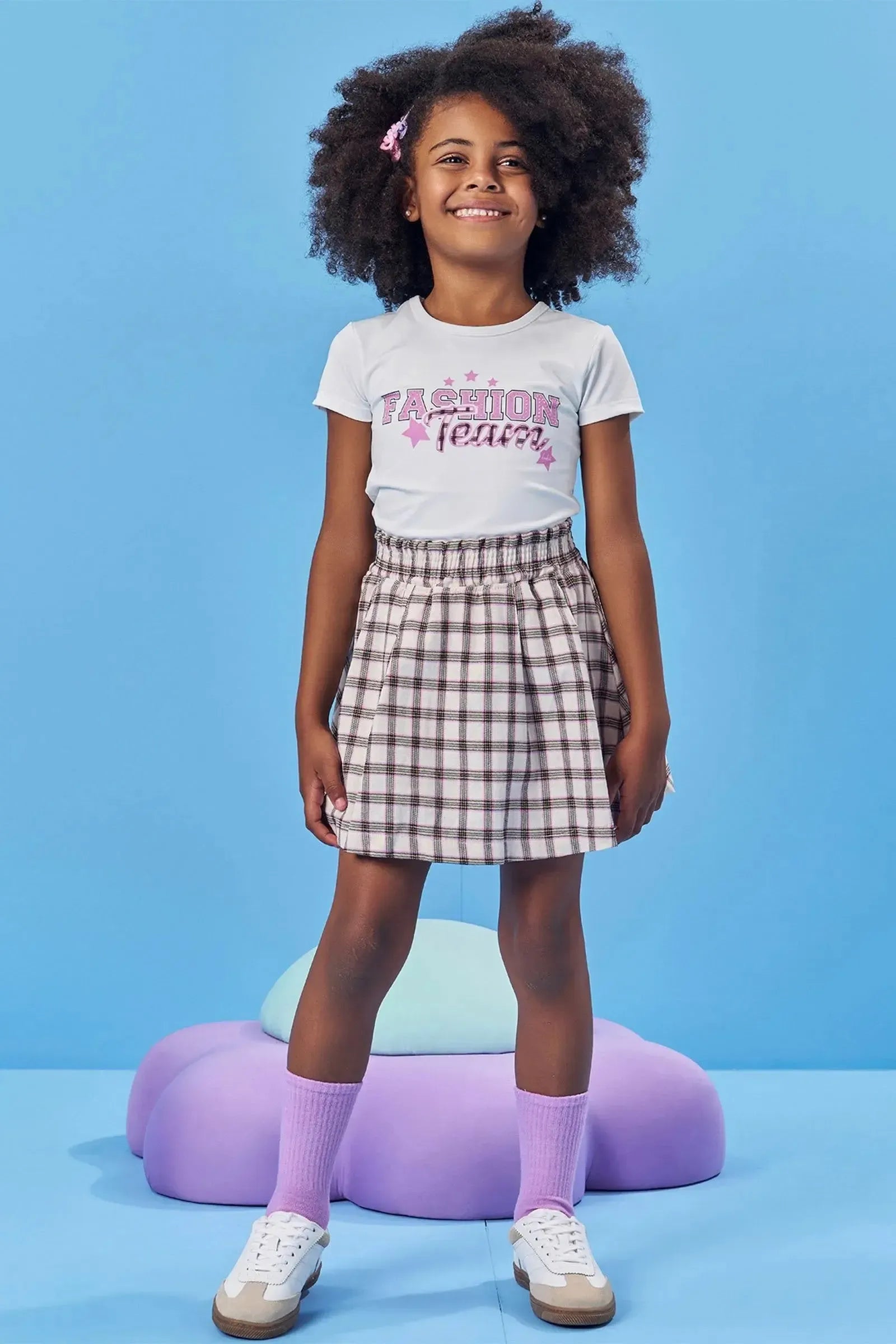 Conjunto de Blusa em Malha UV e Saia em Tecido Xadrez 100% Algodão(com Shorts Embutido) 85984 Kukiê Infantil Menina