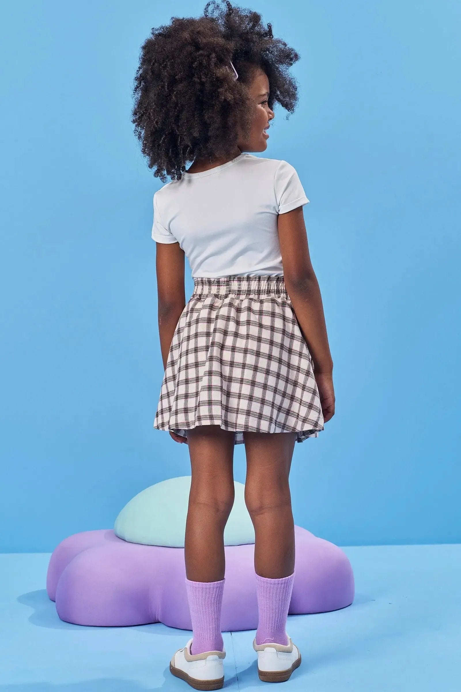 Conjunto de Blusa em Malha UV e Saia em Tecido Xadrez 100% Algodão(com Shorts Embutido) 85984 Kukiê Infantil Menina