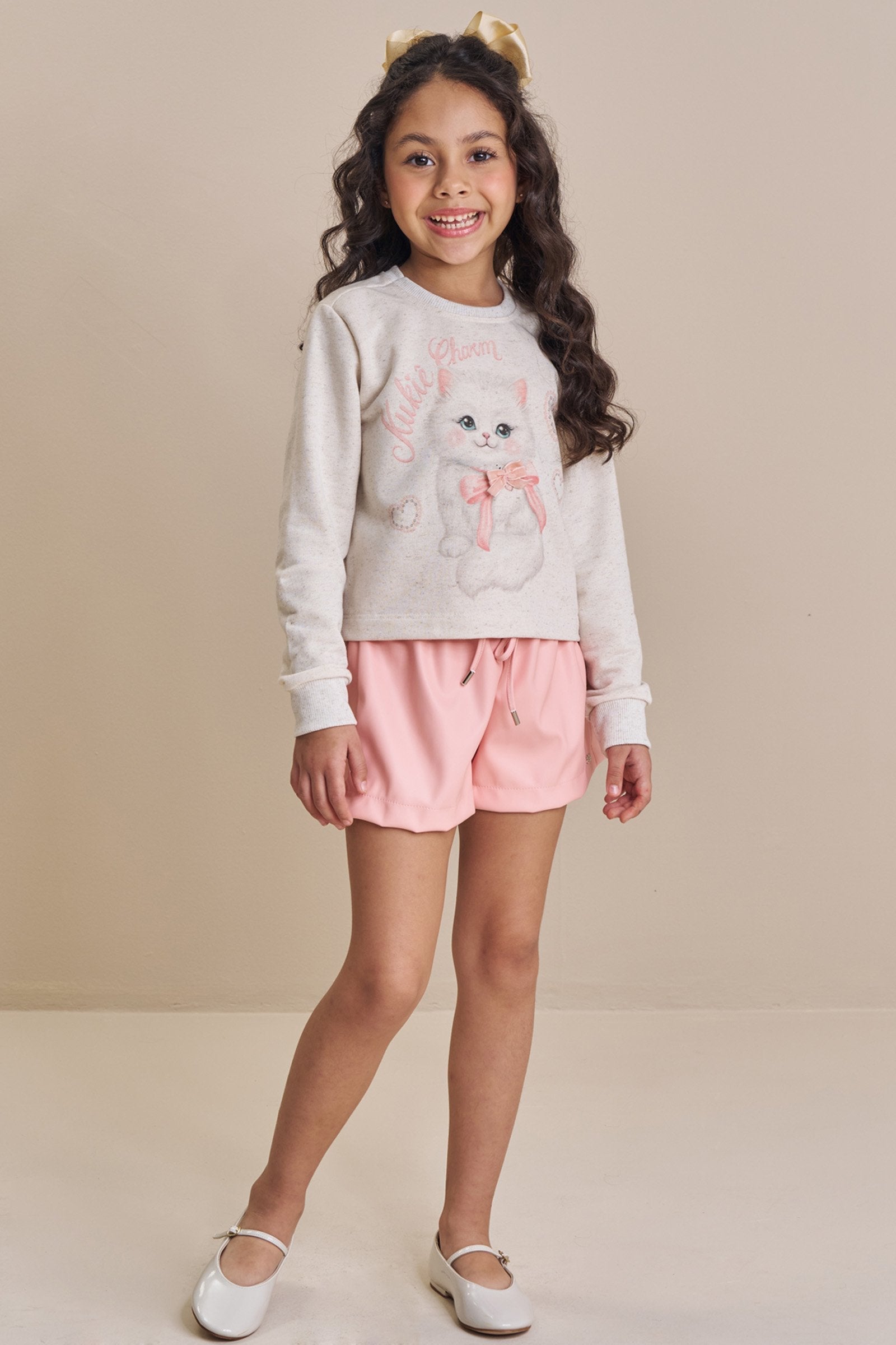 Conjunto de Blusão Boxy em Moletom Linho sem Pelúcia e Shorts em Couro Eco 93778 Kukiê Infantil Menina
