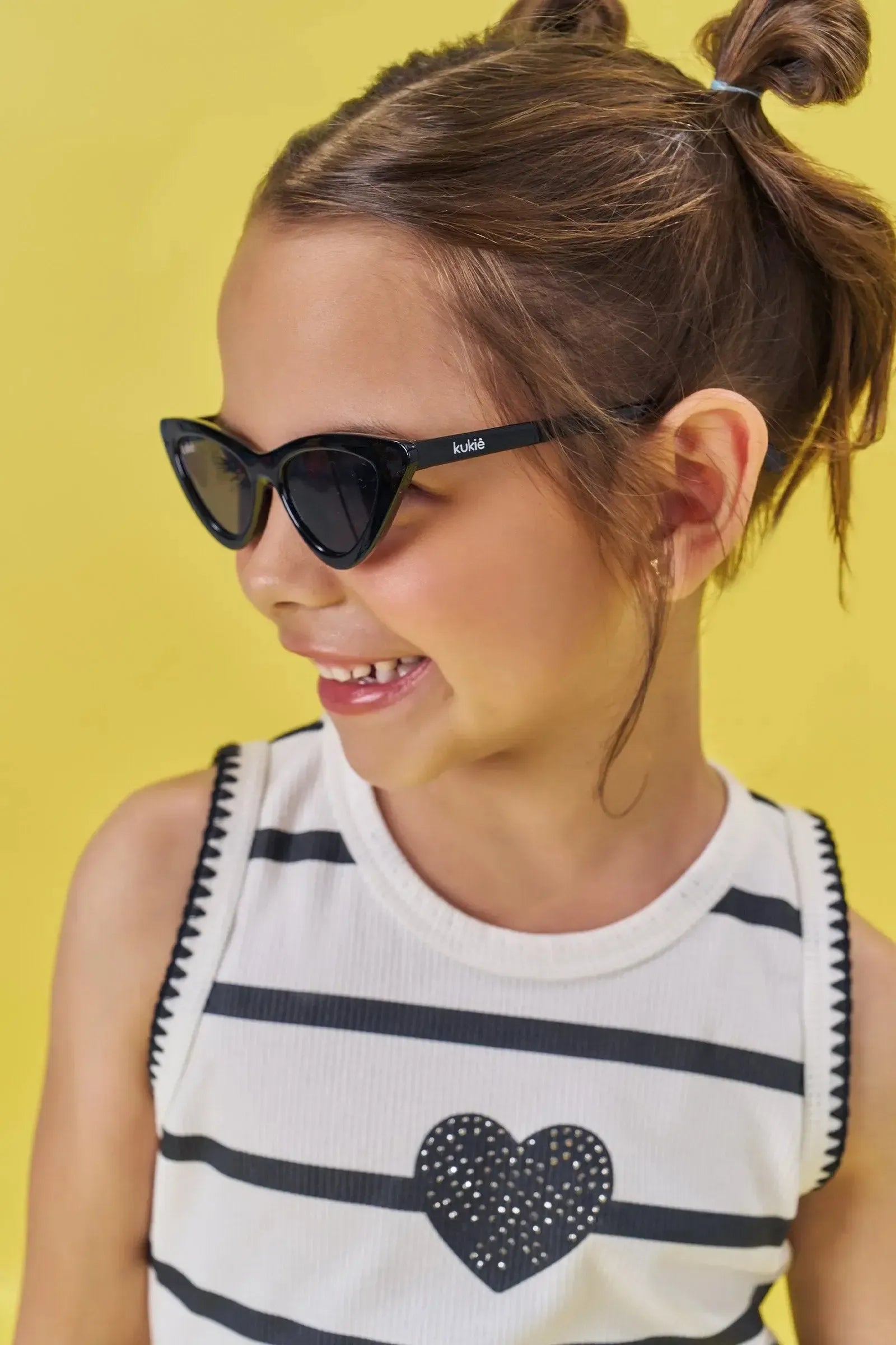 Óculos de Sol com Proteção UV. Acompanha Caixinha e Estojo Porta Óculos. 85908 Kukiê Infantil Menina