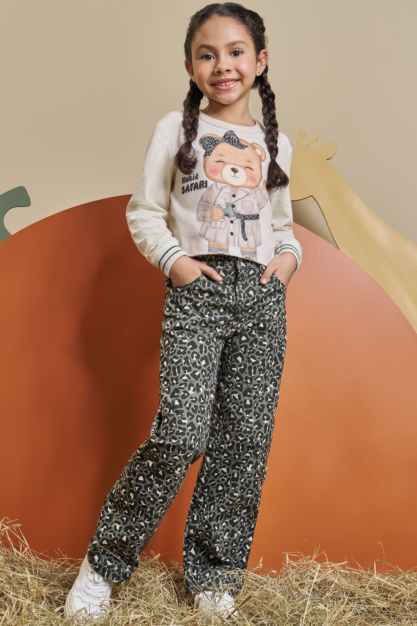 Conjunto de Blusa Boxy em Meia Malha e Calça Reta em Sarja com Elastano 90676 Kukiê Infantil Menina