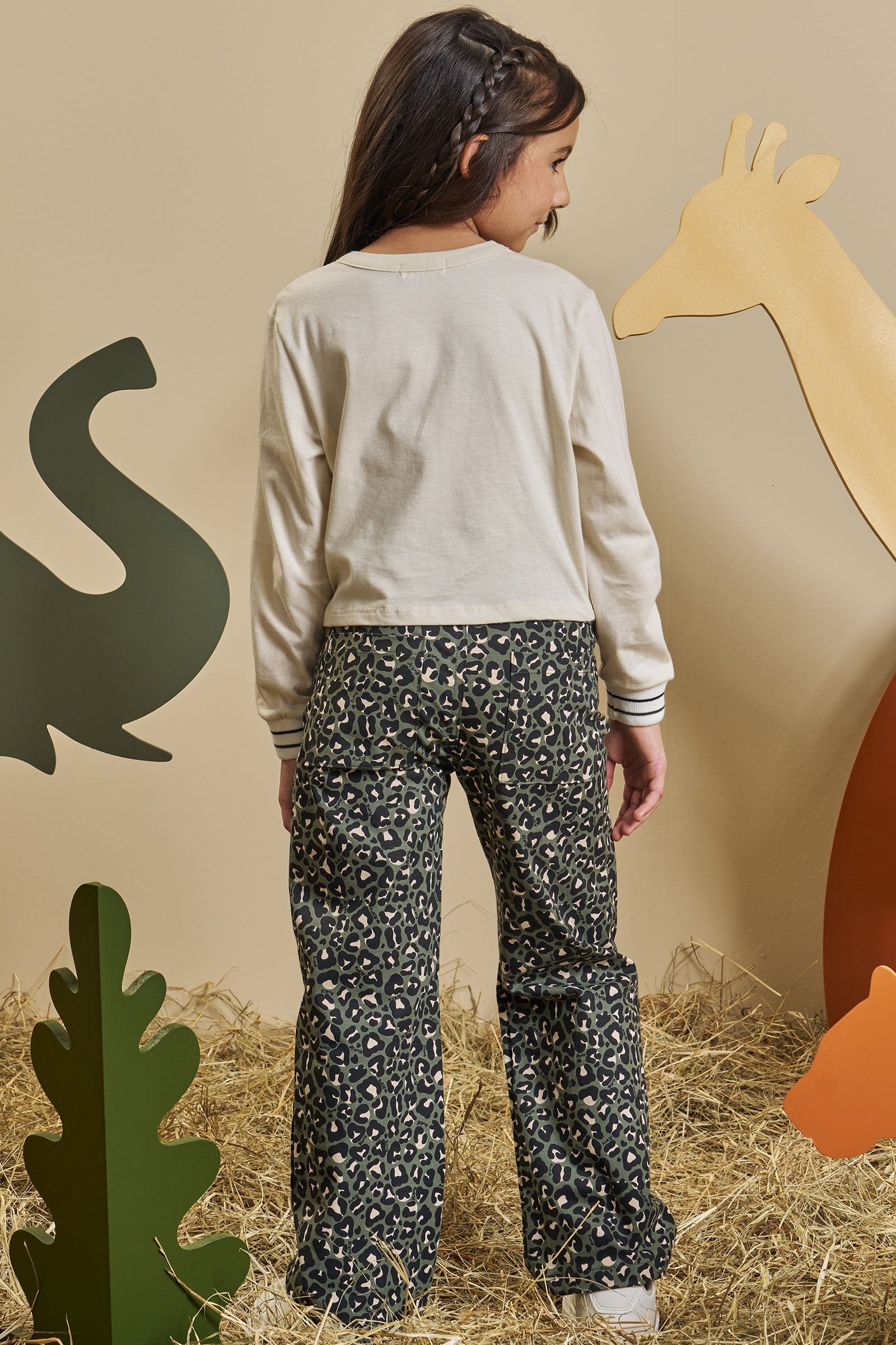 Conjunto de Blusa Boxy em Meia Malha e Calça Reta em Sarja com Elastano 90676 Kukiê Infantil Menina