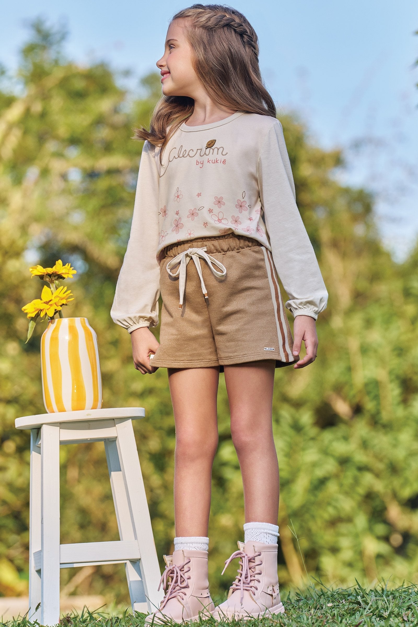 Conjunto de Blusa Boxy Over em Meia Malha e Shorts em Moletom Rajado sem Pelúcia 89592 Kukiê Infantil Menina
