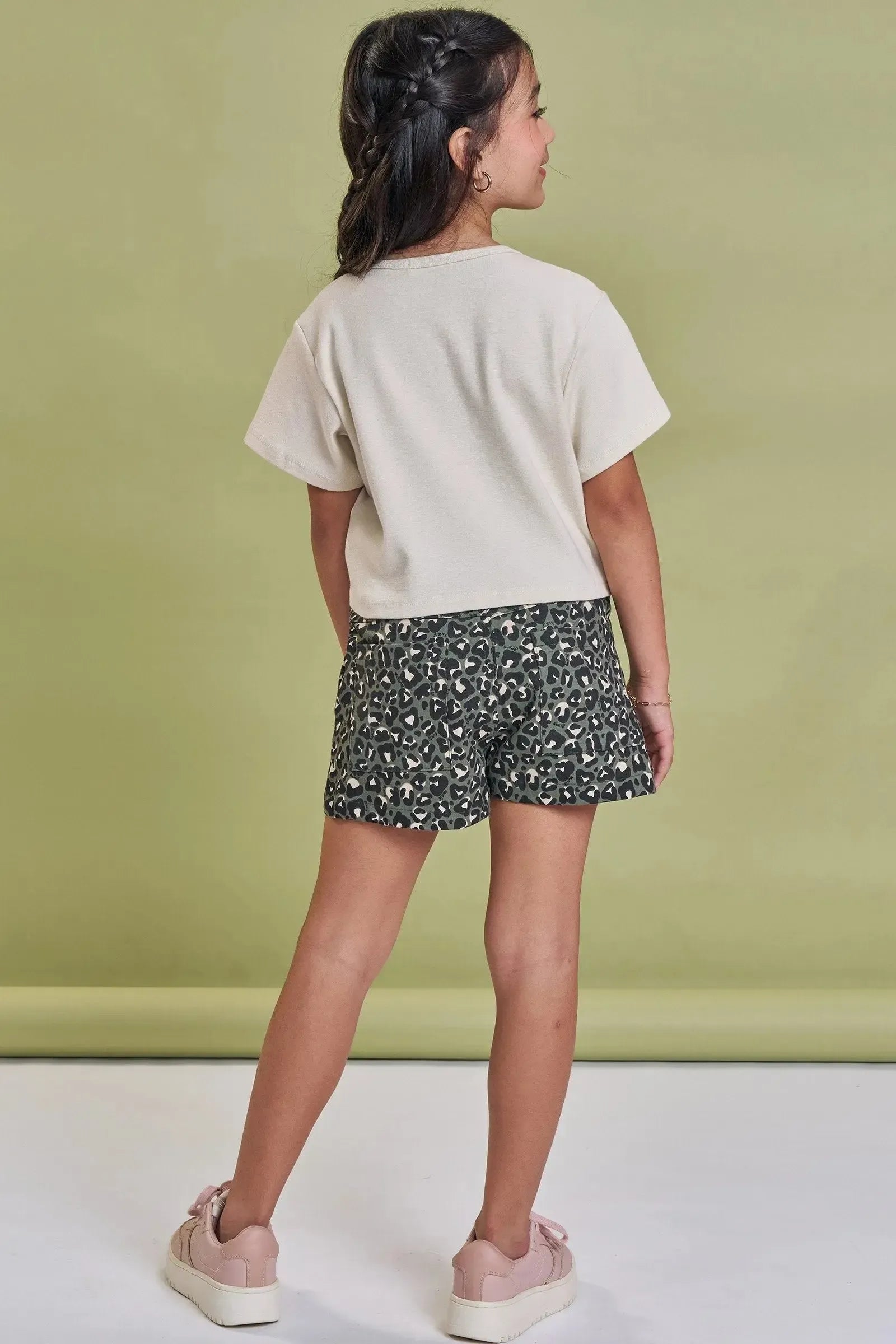 Conjunto de Blusa Boxy Over em Meia Malha e Shorts em Sarja com Elastano 93942 Kukiê Infantil Menina