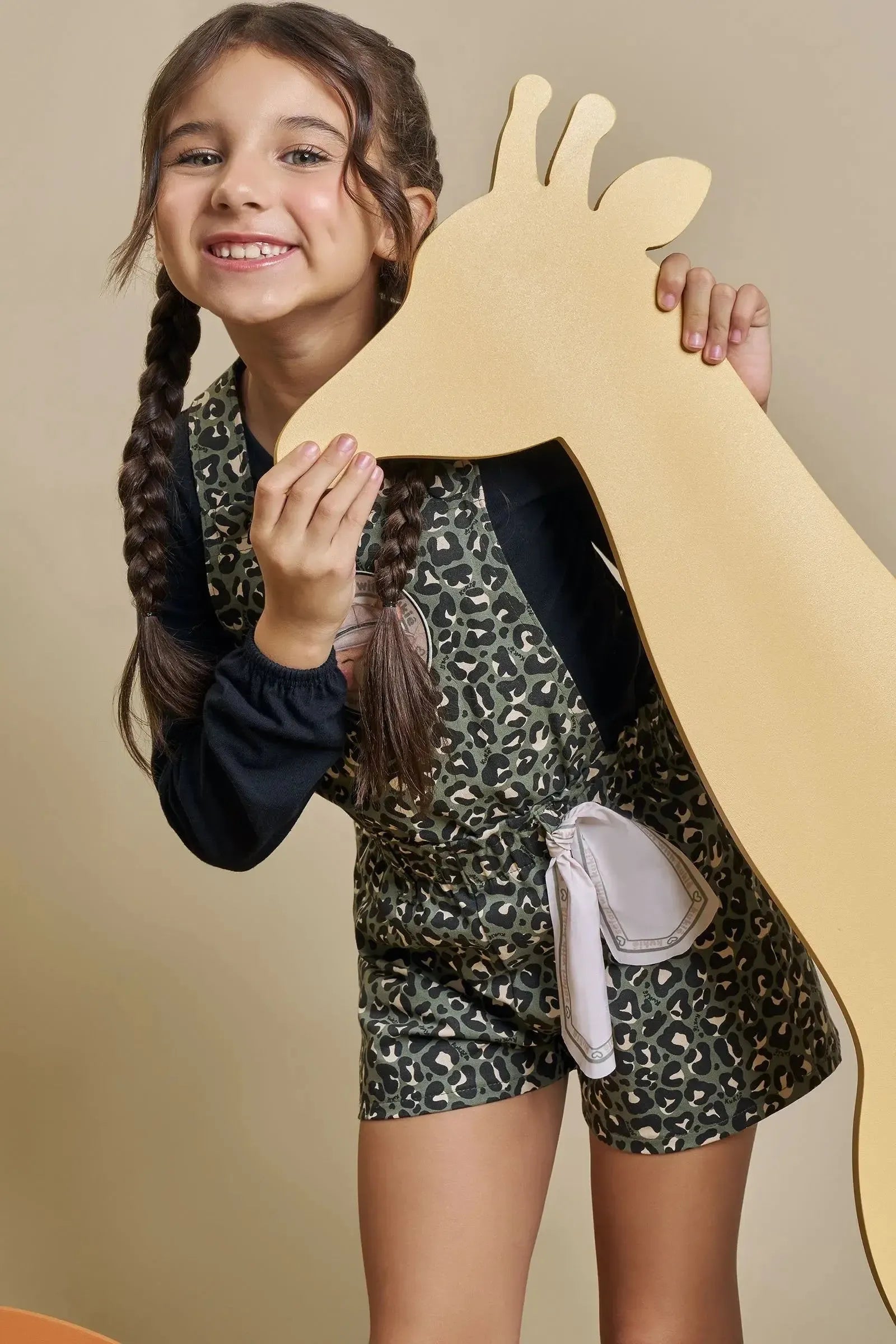 Conjunto de Blusa em Cotton e Jardineira em Sarja com Elastano 90675 Kukiê Infantil Menina