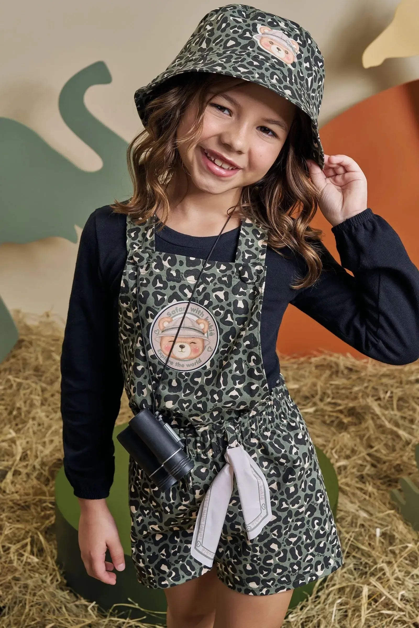 Conjunto de Blusa em Cotton e Jardineira em Sarja com Elastano 90675 Kukiê Infantil Menina