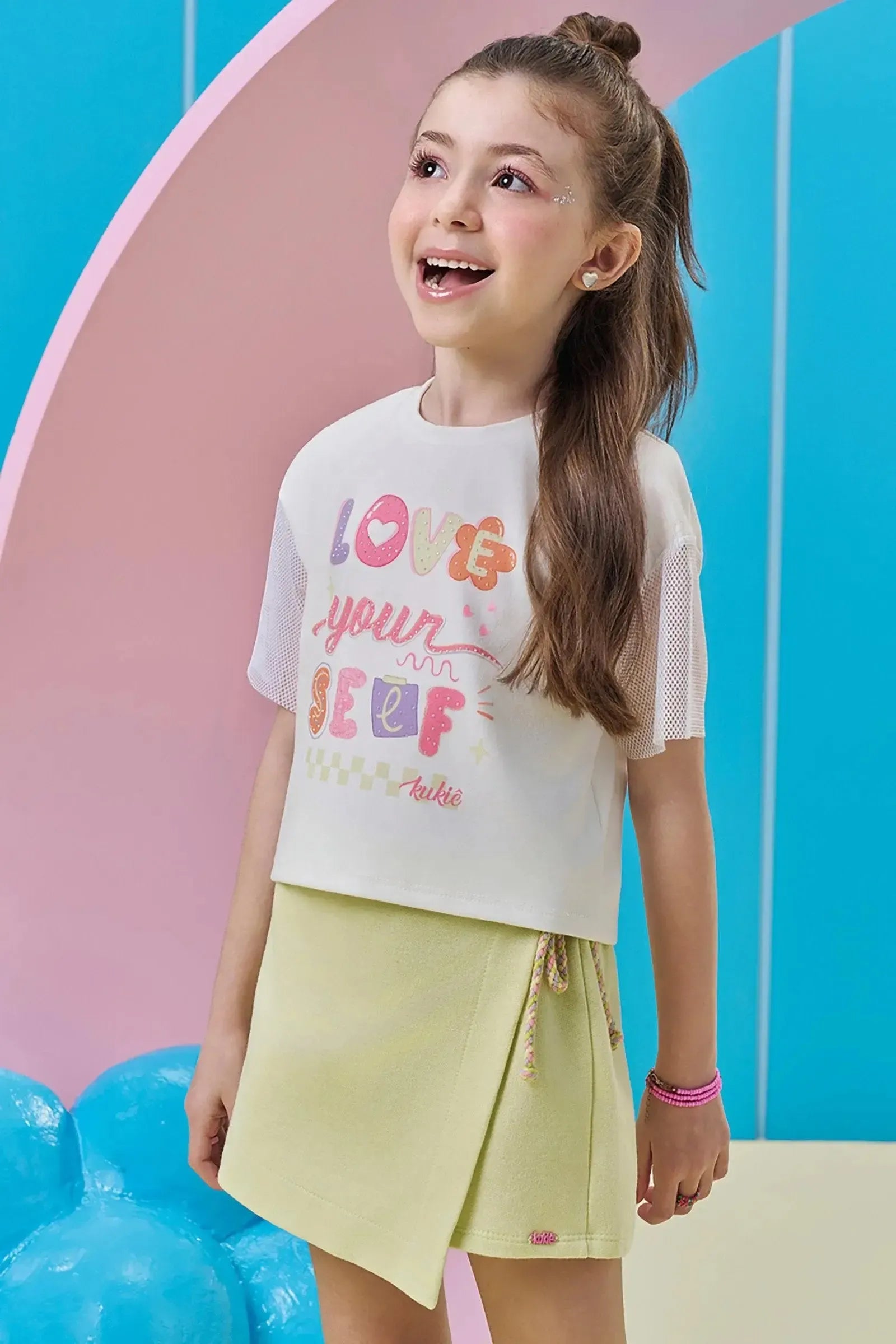 Conjunto de Blusa em Malha Power e Tela e Short Saia em Moletom sem Pelúcia 93628 Kukiê Infantil Menina