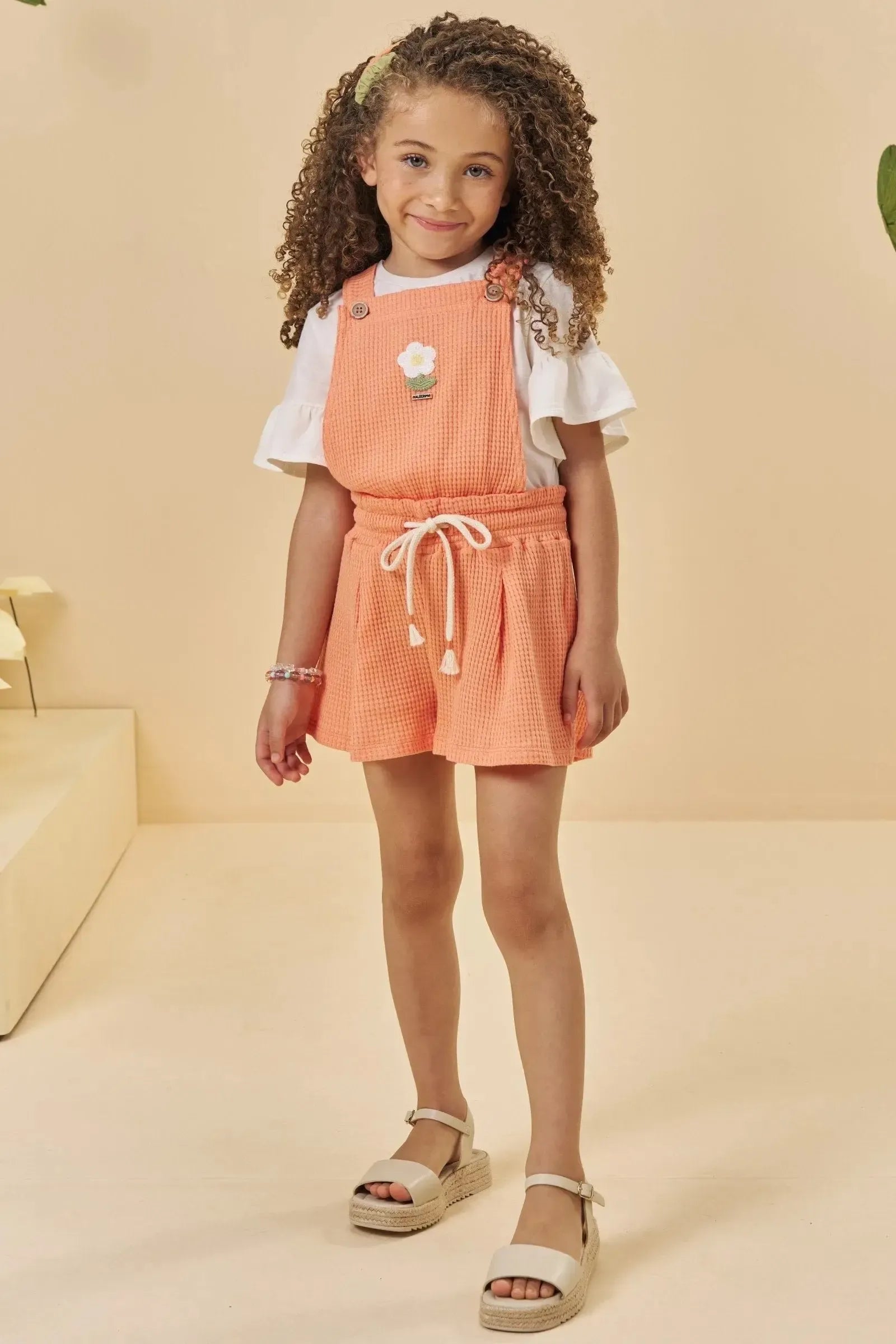 Conjunto de Blusa em Meia Malha e Jardineira em Malha Big Waffle 95010 Kukiê Infantil Menina