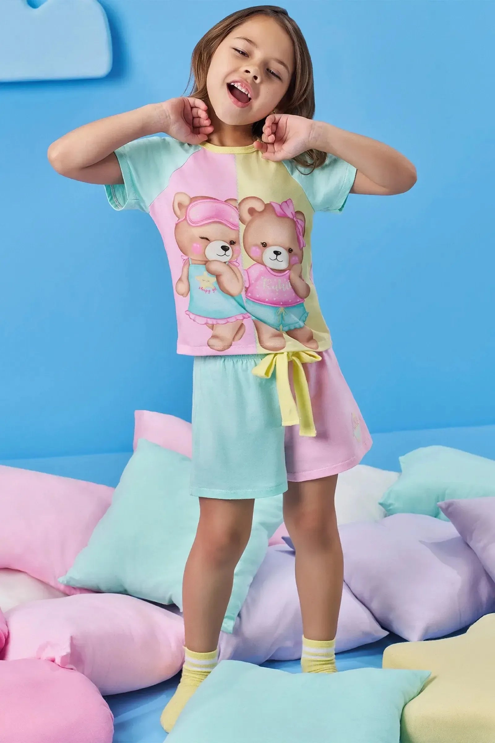 Conjunto de Pijama de Blusa e Shorts em Meia Malha 83071 Kukiê Infantil Menina